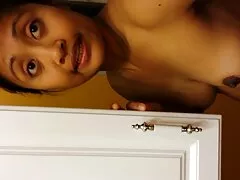 إنها تستسلم للرجل على سكسي اجنبي عراقي الخطوات